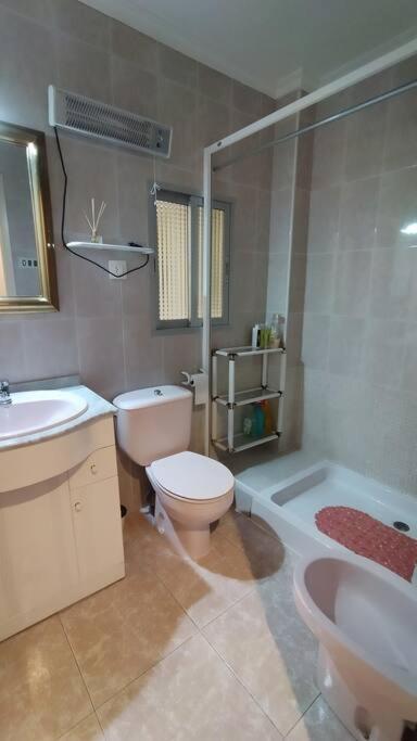 Charming Three Bedroom Apartment In Alcoi Esterno foto